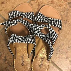 Cute boutique sandals!